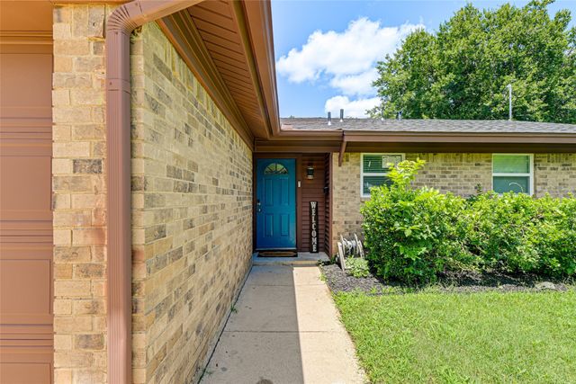2009 Meadow Glen, Irving, TX 75060