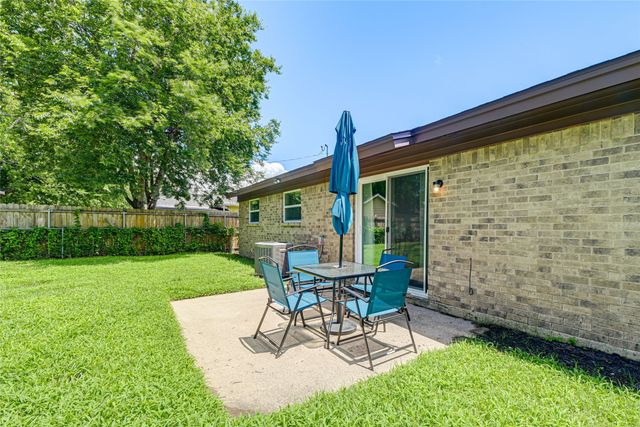 2009 Meadow Glen, Irving, TX 75060