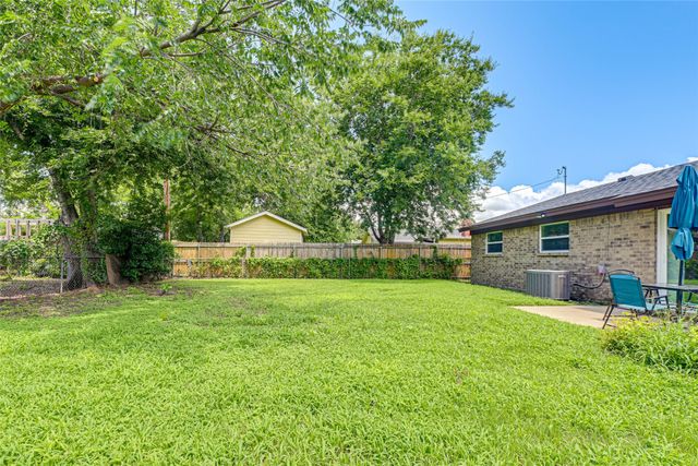 2009 Meadow Glen, Irving, TX 75060