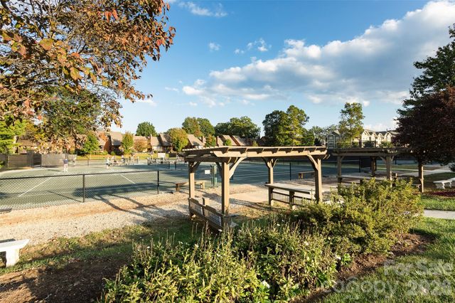 201 Racquet Club Road 15, Asheville, NC 28803