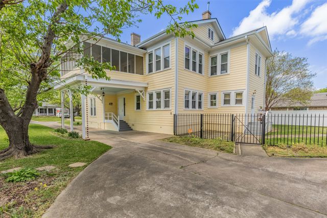 1017 N Woods Street, Sherman, TX 75092