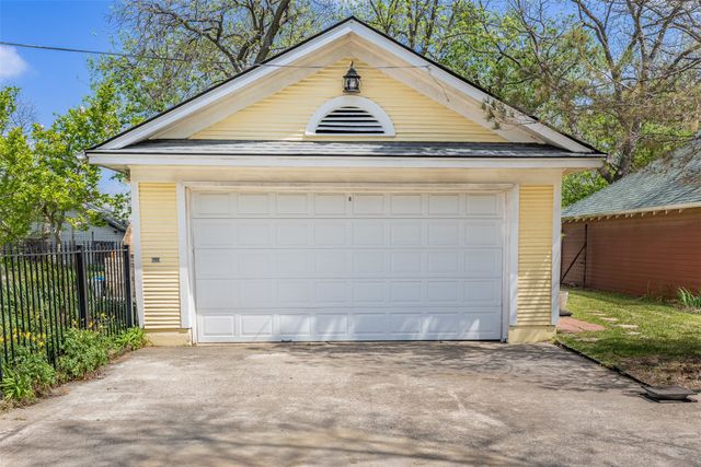 1017 N Woods Street, Sherman, TX 75092