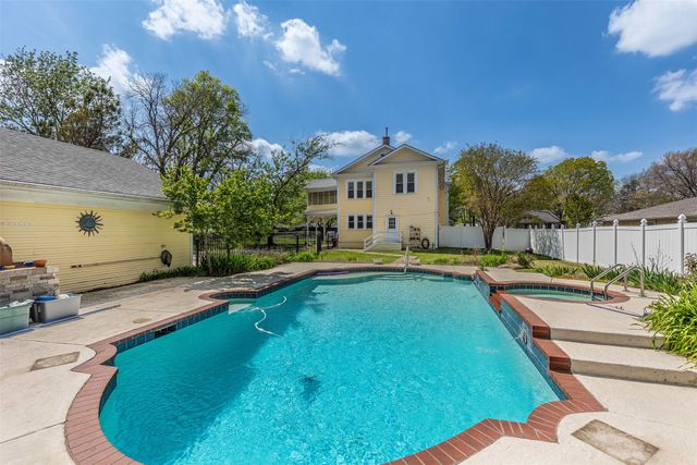 1017 N Woods Street, Sherman, TX 75092