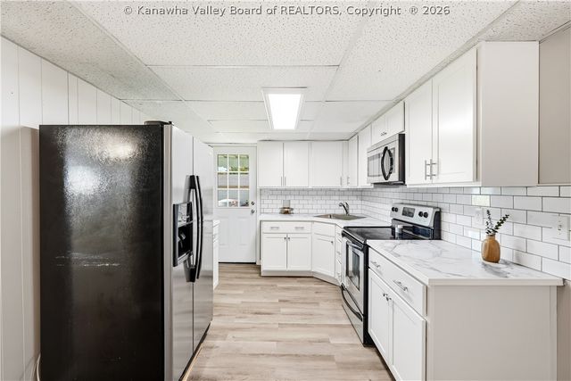808 Dupont Avenue, Nitro, WV 25143