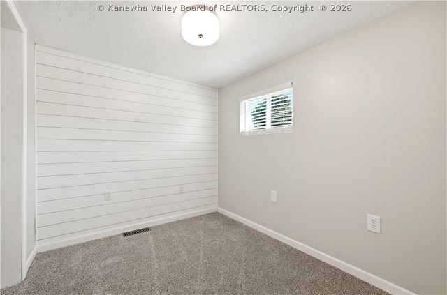 808 Dupont Avenue, Nitro, WV 25143