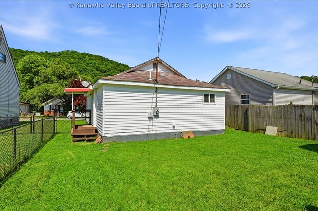 808 Dupont Avenue, Nitro, WV 25143