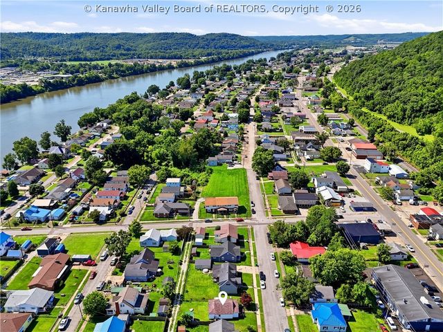 808 Dupont Avenue, Nitro, WV 25143