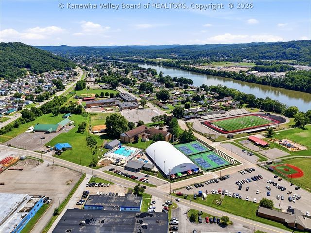 808 Dupont Avenue, Nitro, WV 25143