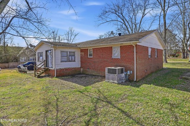 415 N 1st Ave, Baxter, TN 38544