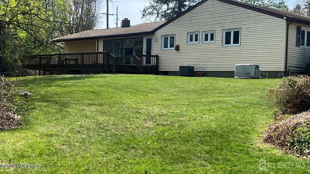 19 Reeds Road, Tinton Falls, NJ 07724