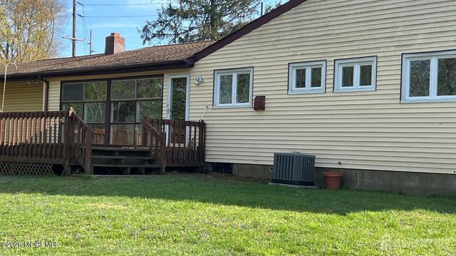 19 Reeds Road, Tinton Falls, NJ 07724
