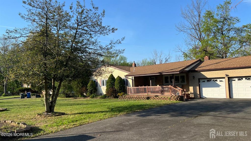 19 Reeds Road, Tinton Falls, NJ 07724