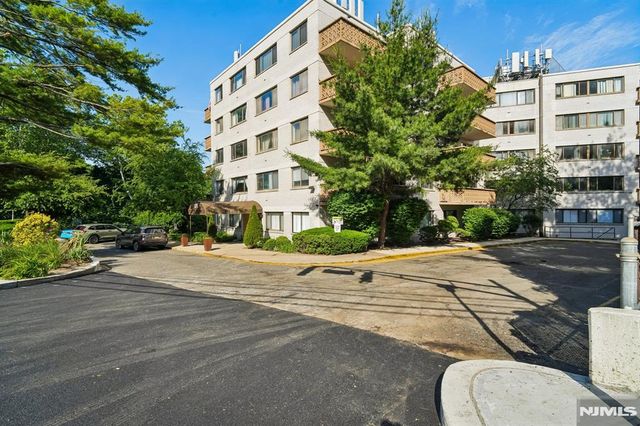 1375 River Road 1A, Edgewater, NJ 07020