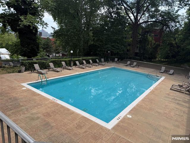1375 River Road 1A, Edgewater, NJ 07020