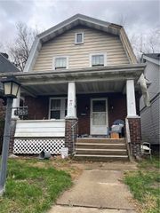 1355 Jeffers St, Sheraden, PA 15204