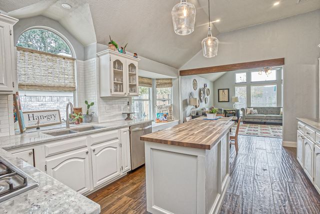 6836 Dogwood Lane, North Richland Hills, TX 76182