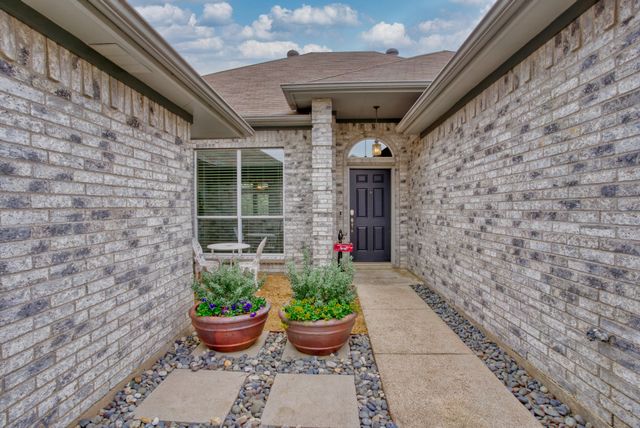 6836 Dogwood Lane, North Richland Hills, TX 76182