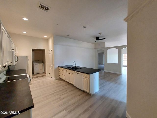12239 N CHAMA Drive B, Fountain Hills, AZ 85268