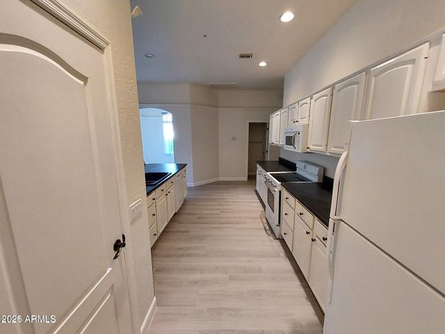 12239 N CHAMA Drive B, Fountain Hills, AZ 85268