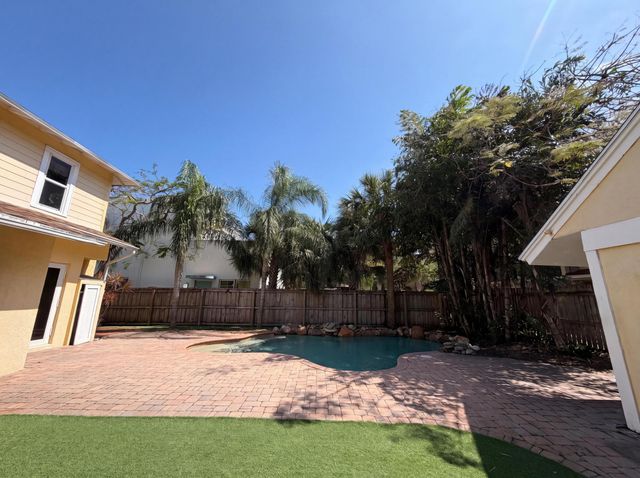 207 S Ocean, Lake Worth Beach, FL 33460