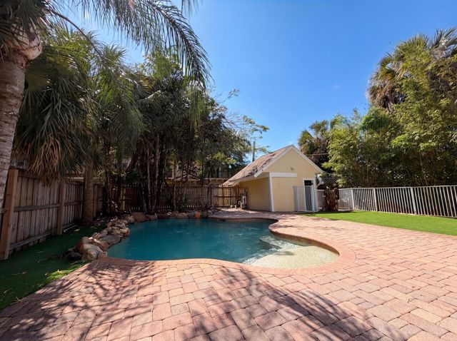 207 S Ocean, Lake Worth Beach, FL 33460