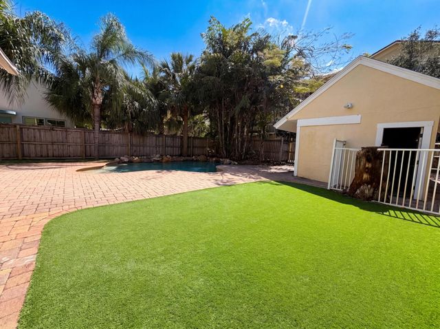 207 S Ocean, Lake Worth Beach, FL 33460