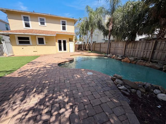 207 S Ocean, Lake Worth Beach, FL 33460