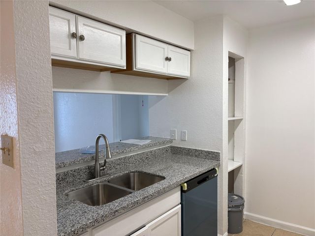 7200 Clarewood Drive 13, Houston, TX 77036