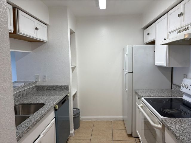 7200 Clarewood Drive 13, Houston, TX 77036