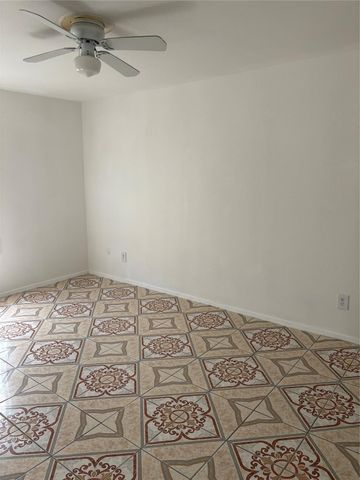 7200 Clarewood Drive 13, Houston, TX 77036