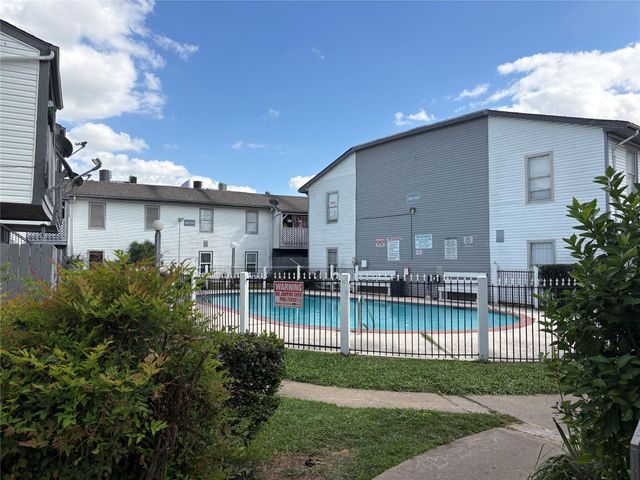 7200 Clarewood Drive 13, Houston, TX 77036