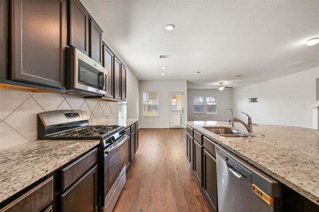 160 Copper LN, Kyle, TX 78640