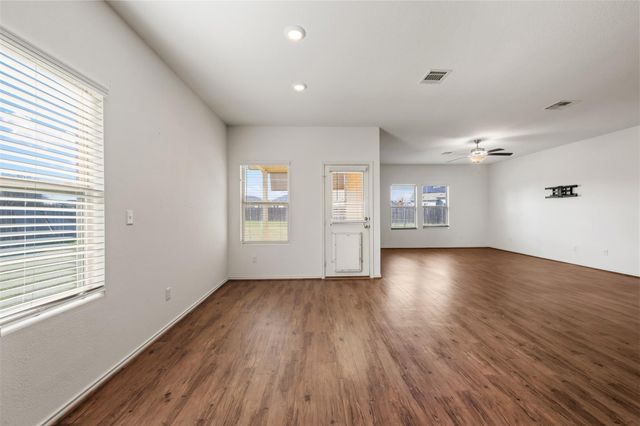 160 Copper LN, Kyle, TX 78640