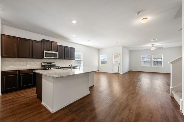 160 Copper LN, Kyle, TX 78640