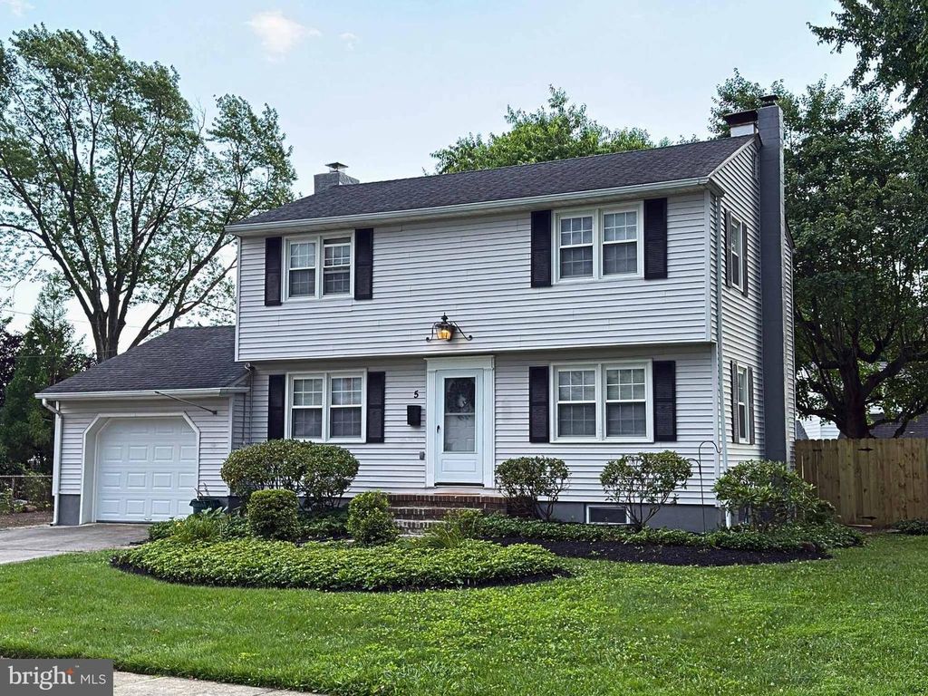 5 BOLTON RD, Hamilton, NJ 08610
