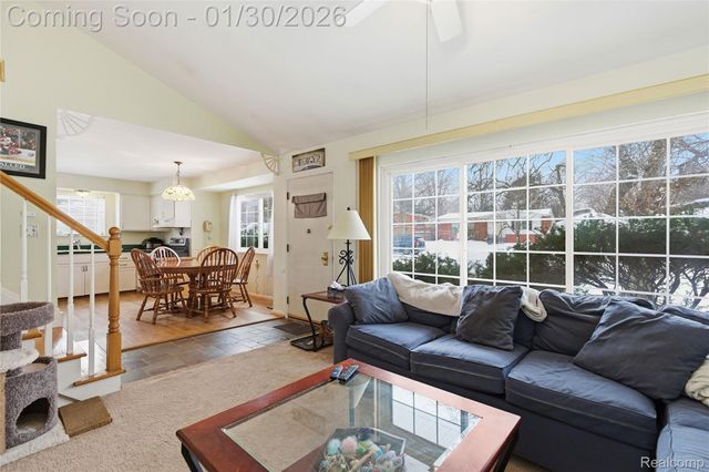 20426 Maplewood Street, Livonia, MI 48152