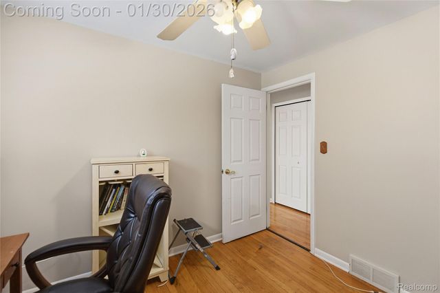 20426 Maplewood Street, Livonia, MI 48152