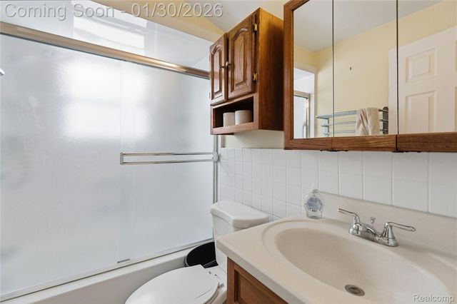 20426 Maplewood Street, Livonia, MI 48152