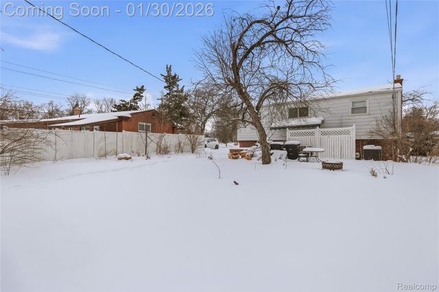 20426 Maplewood Street, Livonia, MI 48152