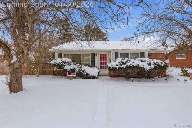 20426 Maplewood Street, Livonia, MI 48152