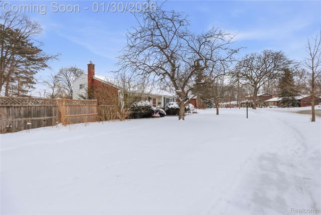 20426 Maplewood Street, Livonia, MI 48152