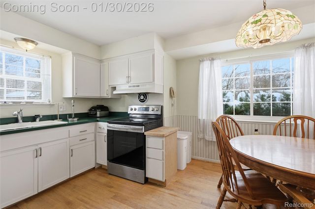 20426 Maplewood Street, Livonia, MI 48152