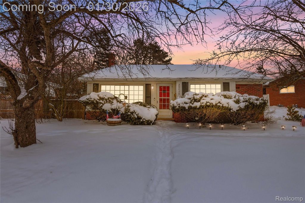 20426 Maplewood Street, Livonia, MI 48152
