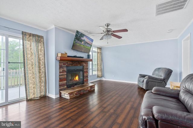212 BRIAR CIR, Bumpass, VA 23024
