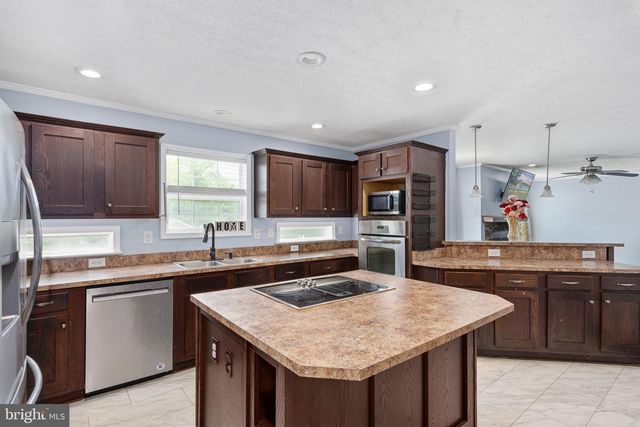 212 BRIAR CIR, Bumpass, VA 23024