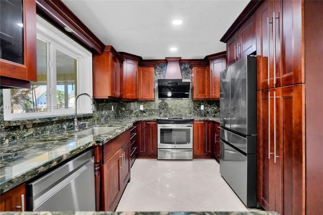 21800 SW 97th Ct, Cutler Bay, FL 33190