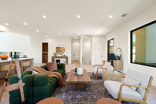 401 East St, Roseville, CA 95678