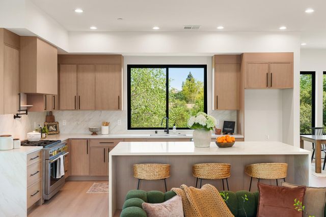 401 East St, Roseville, CA 95678