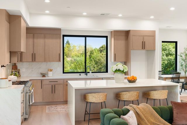 401 East St, Roseville, CA 95678