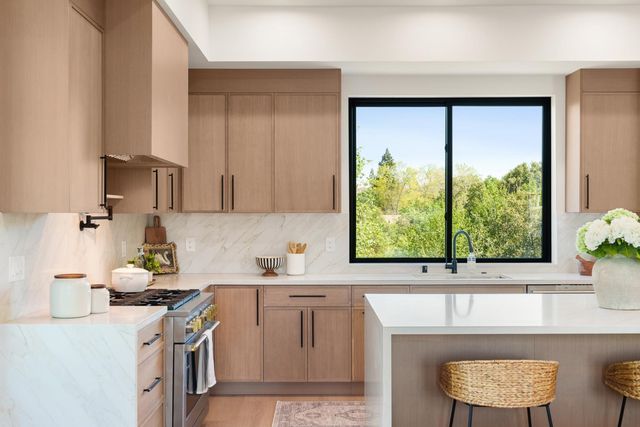 401 East St, Roseville, CA 95678